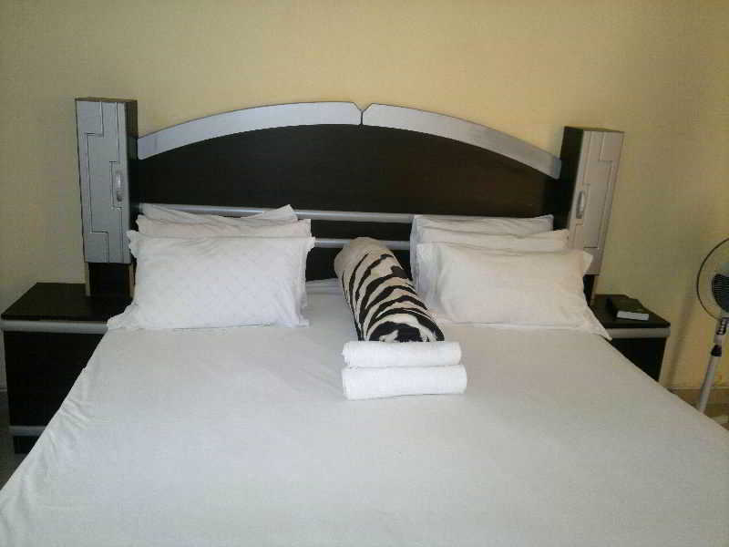 Bulawayo Continental Hotel Екстериор снимка
